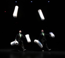 POUF Le Jonglage dans les Nuages - Compagnie Les Objets Volants
